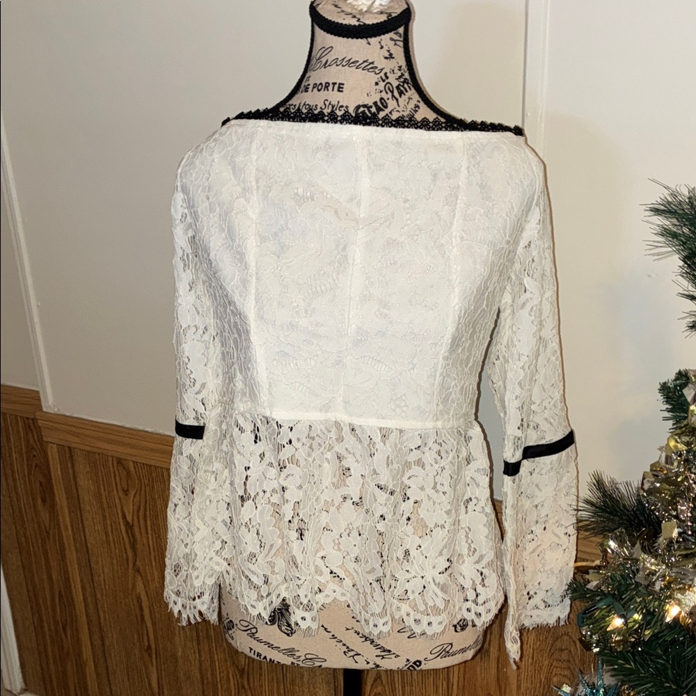 Elegant White Lace Off-Shoulder Top Nwot Sz L
